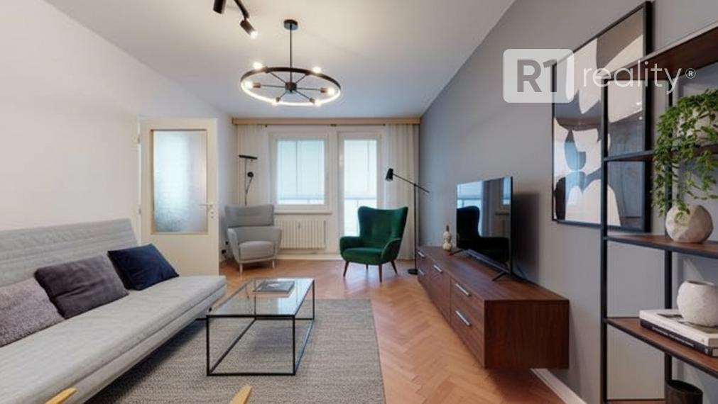 Udržiavaný 3 izbový byt, 75 m2, výťah, balkón, Piešťany pri OD PRIOR