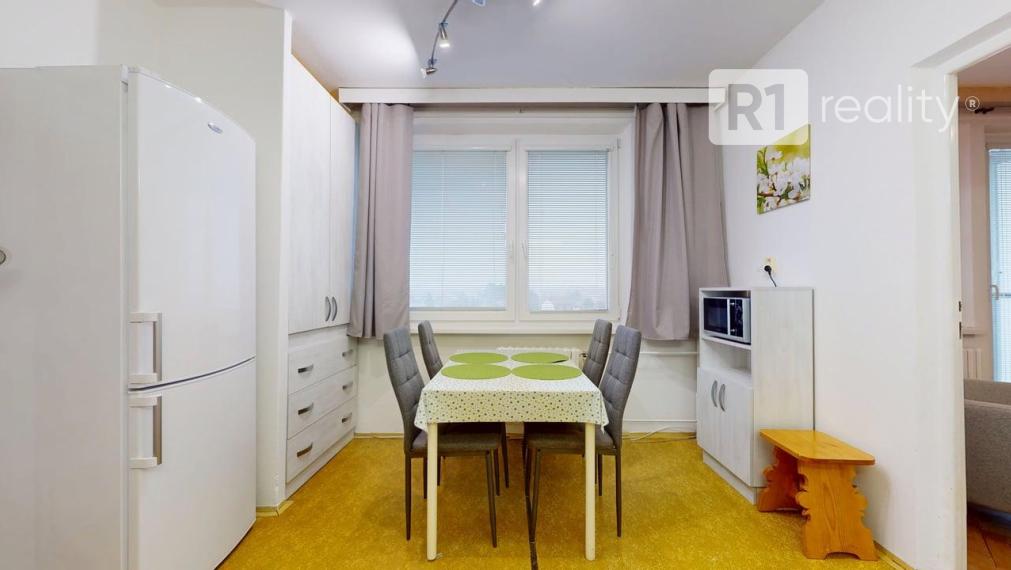 Priestranný 3 izbový byt, 75 m2, výťah, balkón, Piešťany pri OD PRIOR