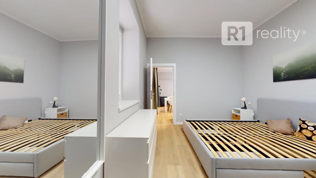 Jedinečný 3 izbový byt 64 m2+ 8 m2 balkóny + parking, Piešťany-centrum