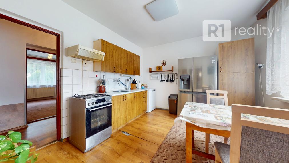 Rodinný dom s veľkým pozemkom 1779 m2 / Vaďovce pri Starej Turej