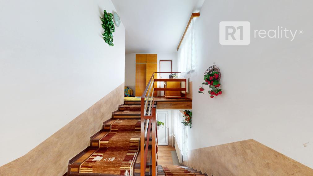 Rodinný dom s veľkým pozemkom 1779 m2 / Vaďovce pri Starej Turej