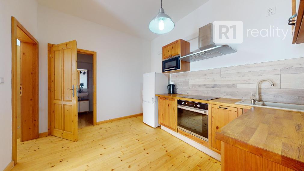 Zaujímavá a naozaj jedinečná realitná PONUKA/investícia !!! Energeticky nezávislá nehnuteľnosť !!!  4 bytové jednotky+parking+pozemok / Dubovany