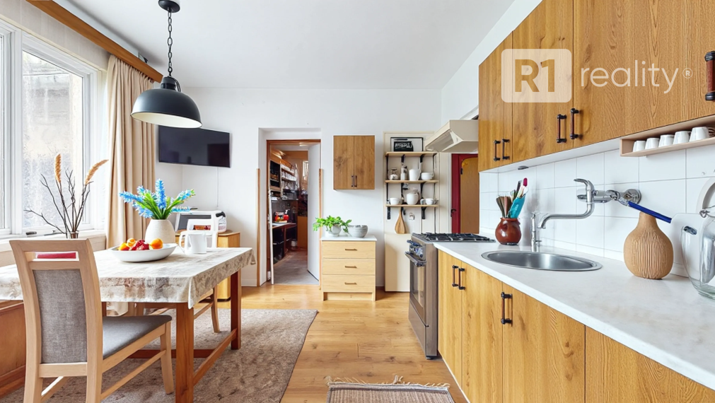 Rodinné bývanie na úžasnom pozemku 1779 m2 / Vaďovce pri Starej Turej