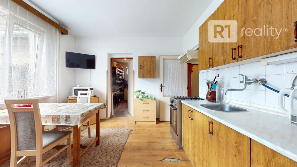 Rodinné bývanie na úžasnom pozemku 1779 m2 / Vaďovce pri Starej Turej