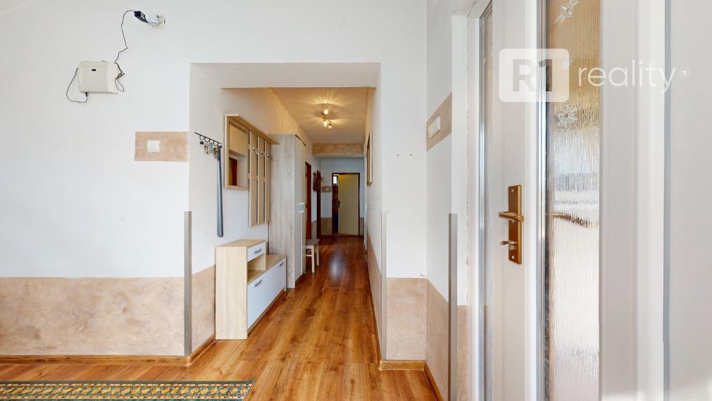 Rodinné bývanie na úžasnom pozemku 1779 m2 / Vaďovce pri Starej Turej