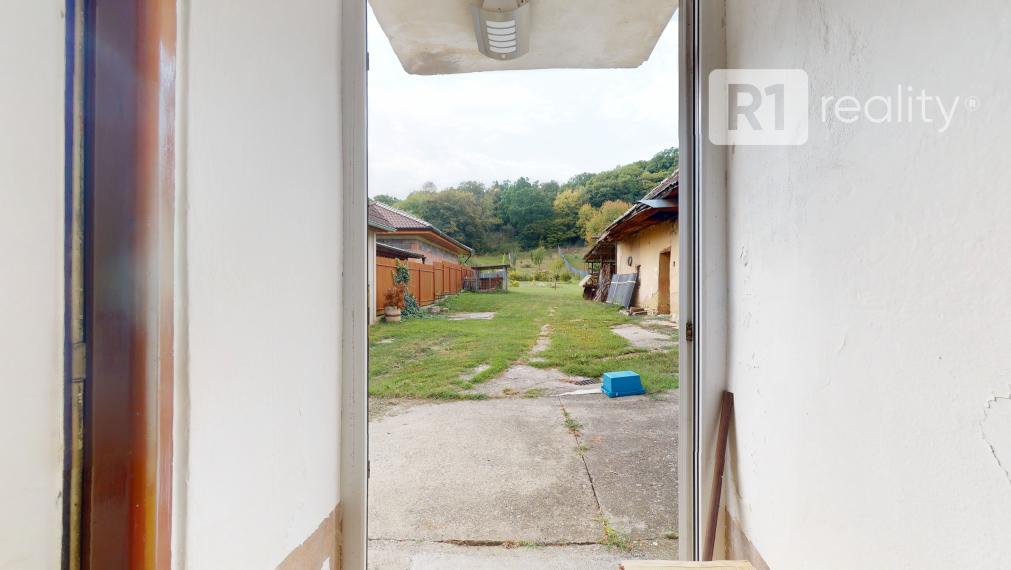 Rodinné bývanie na úžasnom pozemku 1779 m2 / Vaďovce pri Starej Turej