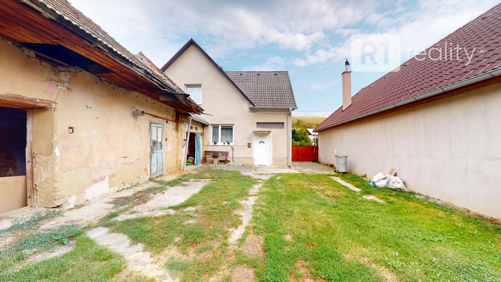 Rodinné bývanie na úžasnom pozemku 1779 m2 / Vaďovce pri Starej Turej