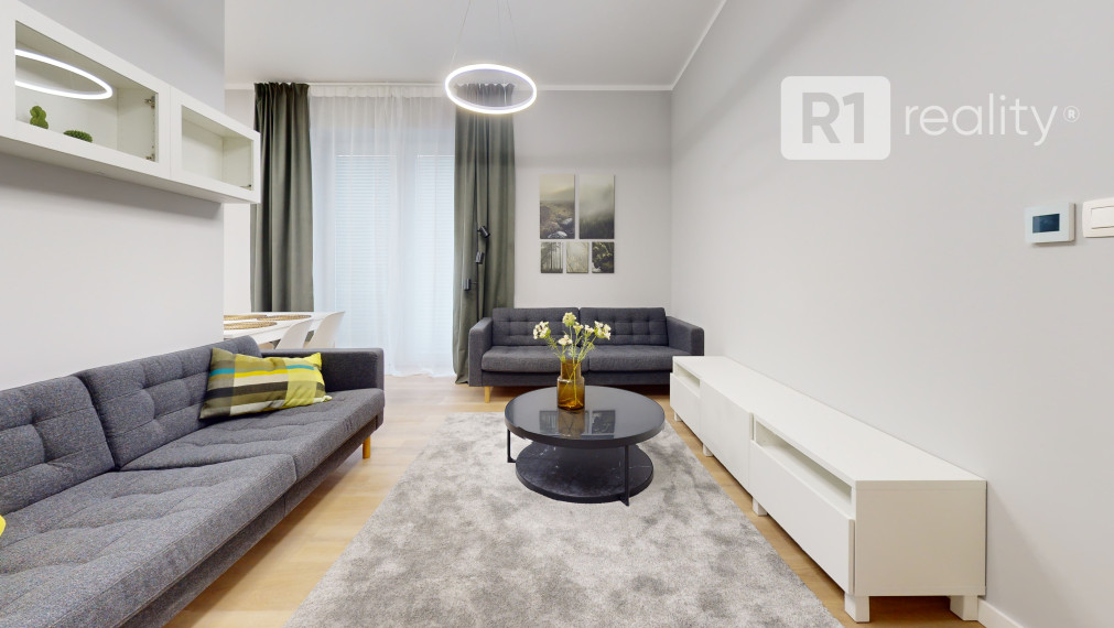 Jedinečný 3 izbový byt 64 m2+ 8 m2 balkóny + parking, Piešťany-centrum