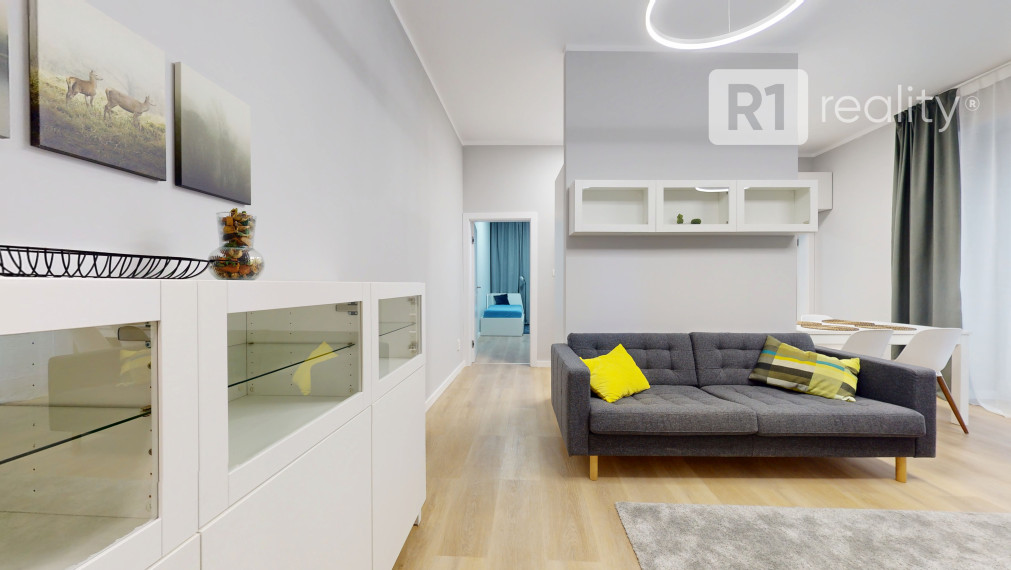 Jedinečný 3 izbový byt 64 m2+ 8 m2 balkóny + parking, Piešťany-centrum