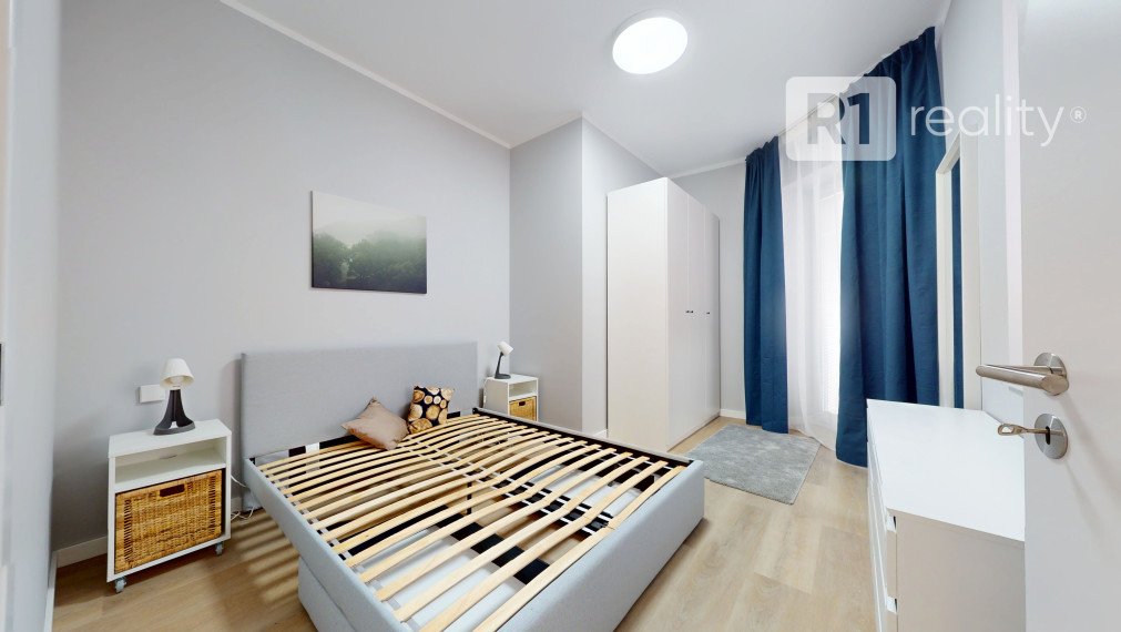 Jedinečný 3 izbový byt 64 m2+ 8 m2 balkóny + parking, Piešťany-centrum