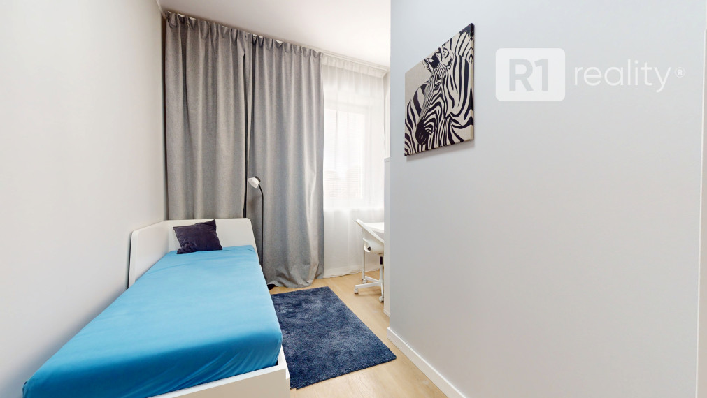 Jedinečný 3 izbový byt 64 m2+ 8 m2 balkóny + parking, Piešťany-centrum