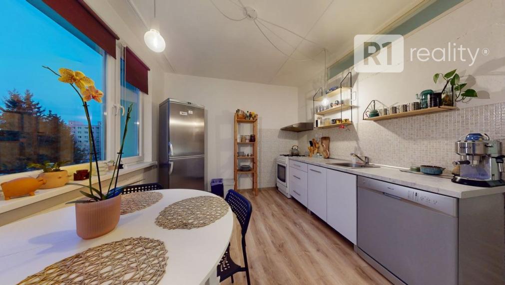 Elegantné bývanie v srdci Sásovej – 3-izbový byt na Javorníckej ulici / Banská Bystrica