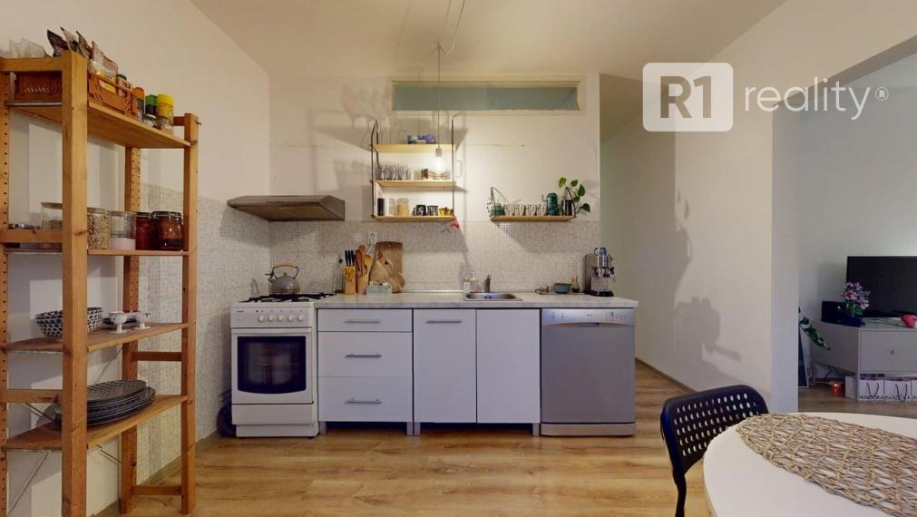 Elegantné bývanie v srdci Sásovej – 3-izbový byt na Javorníckej ulici / Banská Bystrica