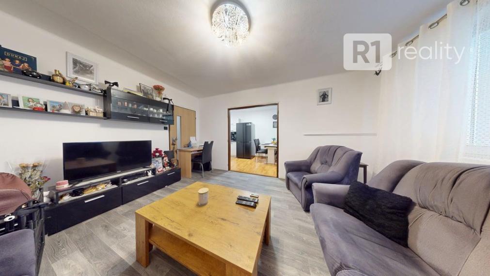 Slnečný 3-izbový byt s loggiou v pokojnej centrálnej lokalite / Stará Turá