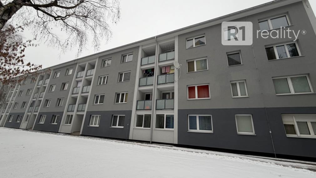 Slnečný 3-izbový byt s loggiou v pokojnej centrálnej lokalite / Stará Turá