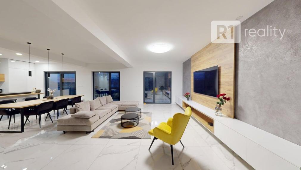 Najexkluzívnejší, zariadený apartmán (garáž, 1 x parking, pivnica) Na Lodenici / Piešťany