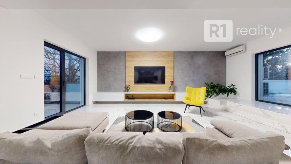 Najexkluzívnejší, zariadený apartmán (garáž, 1 x parking, pivnica) Na Lodenici / Piešťany