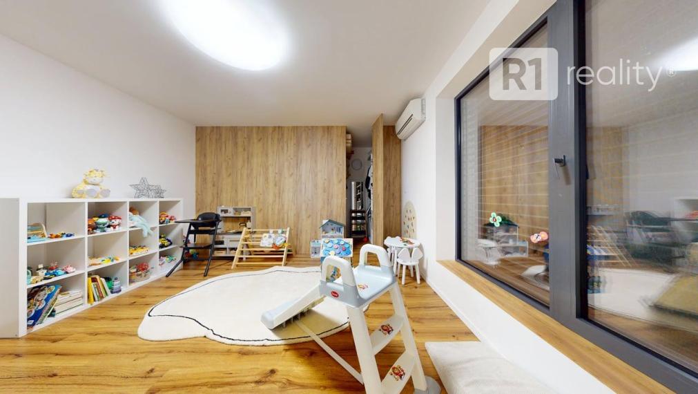 Najexkluzívnejší, zariadený apartmán (garáž, 1 x parking, pivnica) Na Lodenici / Piešťany