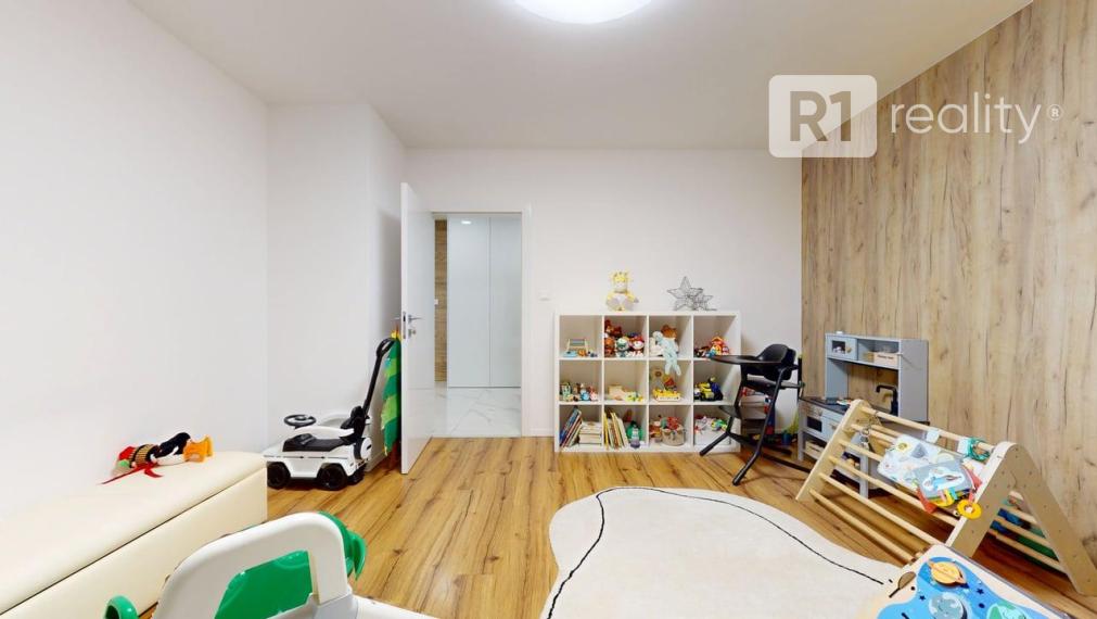 Najexkluzívnejší, zariadený apartmán (garáž, 1 x parking, pivnica) Na Lodenici / Piešťany