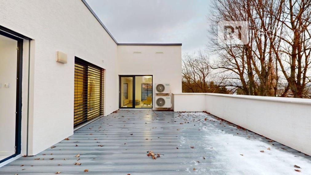 Najexkluzívnejší, zariadený apartmán (garáž, 1 x parking, pivnica) Na Lodenici / Piešťany