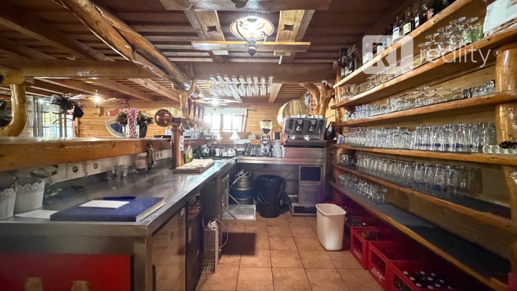 Kompletne vybavená reštaurácia KOLIBA 140 m2 + služobný byt 90 m2 na brehu jazera Sĺňava, okr.Piešťany