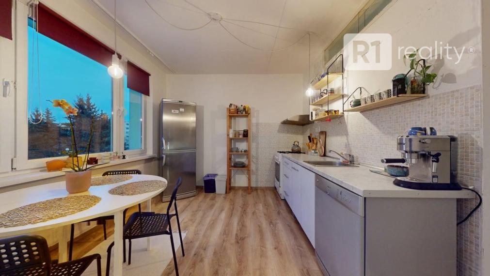 Čiastočne zariadený 3-izbový byt v TOP lokalite – Sásová, Javornícka ulica, Banská Bystrica