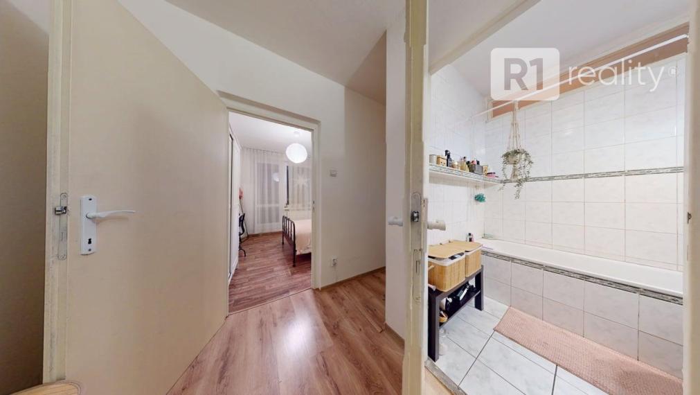 Čiastočne zariadený 3-izbový byt v TOP lokalite – Sásová, Javornícka ulica, Banská Bystrica