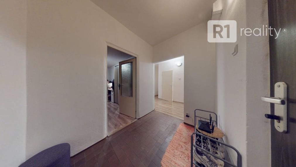 Čiastočne zariadený 3-izbový byt v TOP lokalite – Sásová, Javornícka ulica, Banská Bystrica