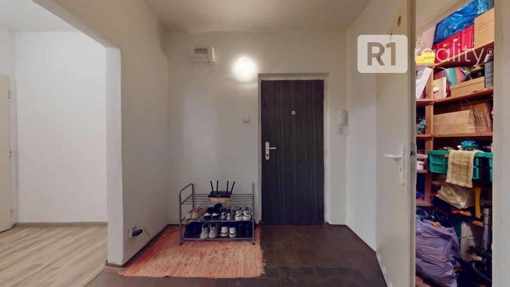 Čiastočne zariadený 3-izbový byt v TOP lokalite – Sásová, Javornícka ulica, Banská Bystrica