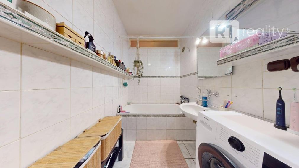 Elegantné bývanie v srdci Sásovej – 3-izbový byt na Javorníckej ulici / Banská Bystrica