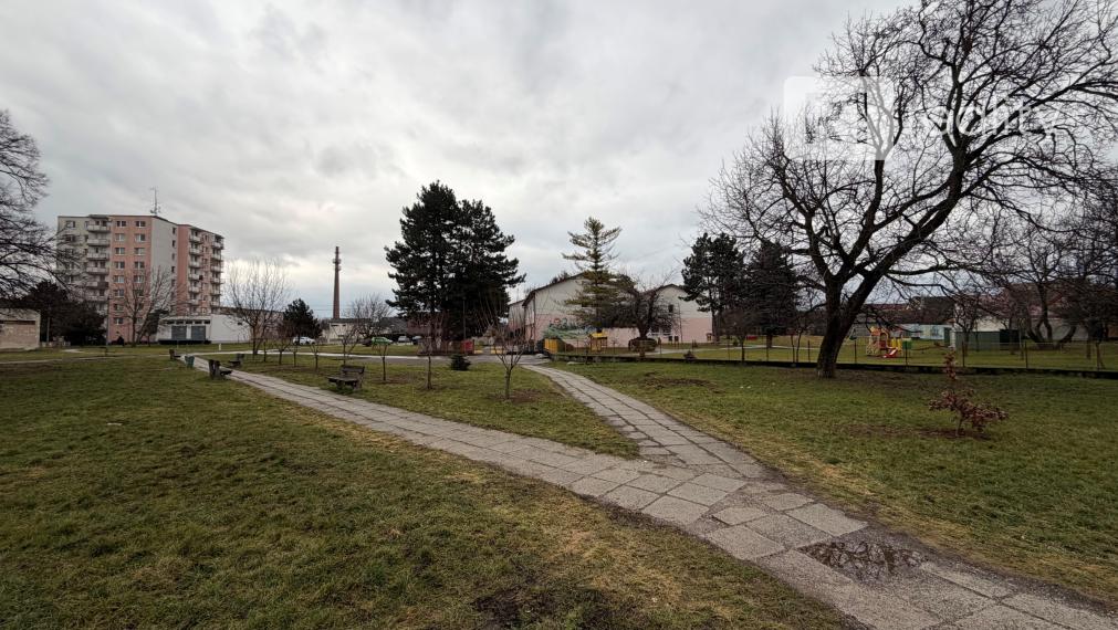 Zaujímavý 2 izb. byt /možnosť dokúpiť garáž/ Vrbové