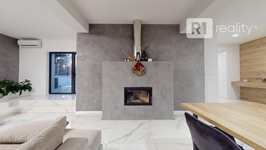 Najexkluzívnejší, zariadený apartmán (garáž, 1 x parking, pivnica) Na Lodenici / Piešťany