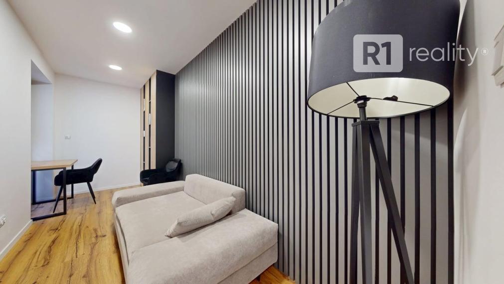 Najexkluzívnejší, zariadený apartmán (garáž, 1 x parking, pivnica) Na Lodenici / Piešťany