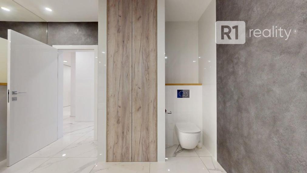 Najexkluzívnejší, zariadený apartmán (garáž, 1 x parking, pivnica) Na Lodenici / Piešťany