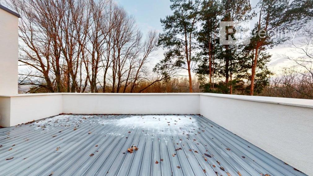 Najexkluzívnejší, zariadený apartmán (garáž, 1 x parking, pivnica) Na Lodenici / Piešťany