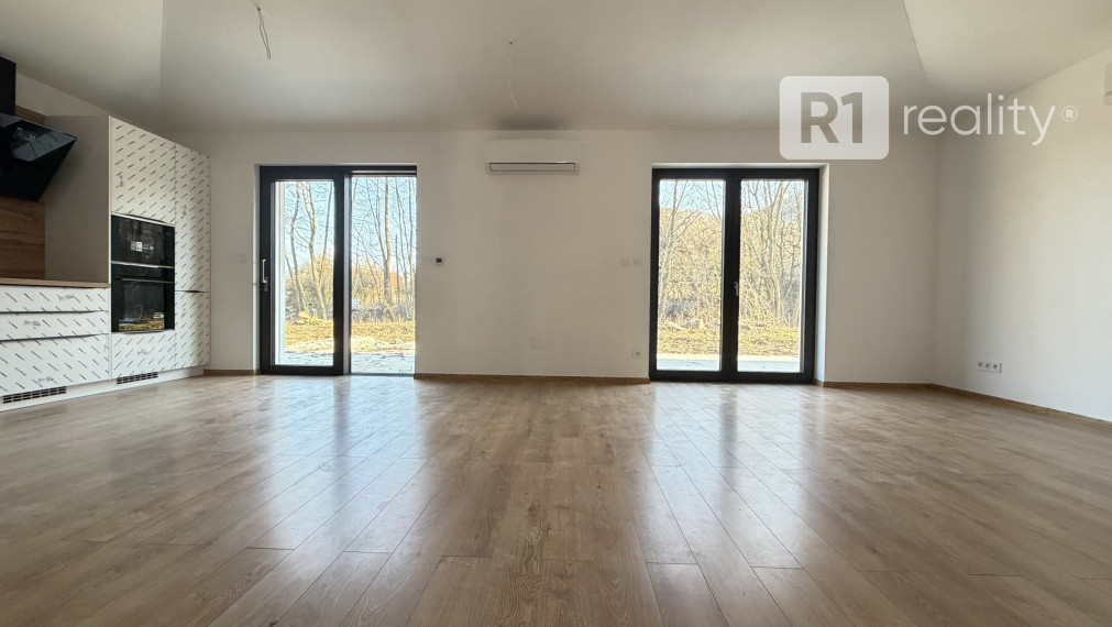 R1DOPORUČUJE / NOVOSTAVBU 4 izbový rodinný dom | Prašník pri Piešťanoch