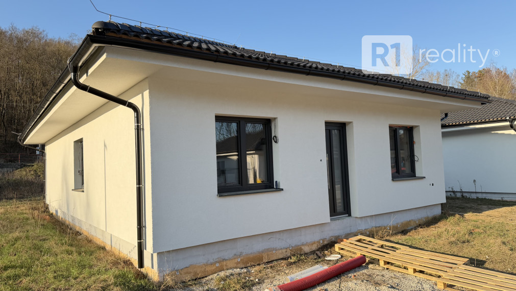 R1DOPORUČUJE / NOVOSTAVBU 4 izbový rodinný dom | Prašník pri Piešťanoch