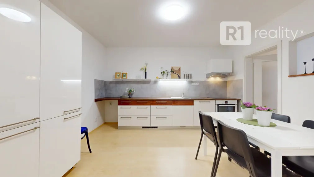 Na prenájom útulný 2 izbový byt v rodinnom dome, 64 m2 / Banka