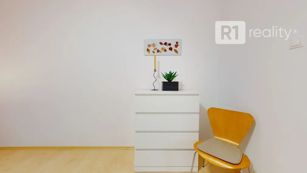 Na prenájom útulný 2 izbový byt v rodinnom dome, 64 m2 / Banka