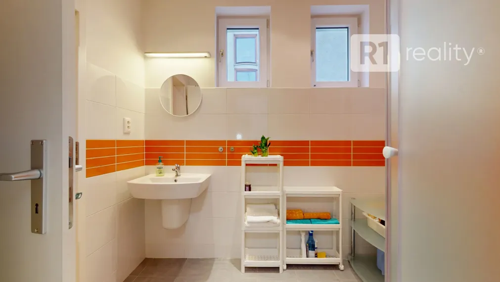 Na prenájom útulný 2 izbový byt v rodinnom dome, 64 m2 / Banka