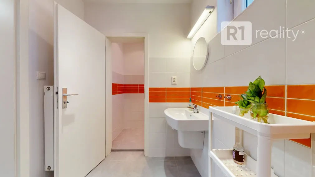 Na prenájom útulný 2 izbový byt v rodinnom dome, 64 m2 / Banka