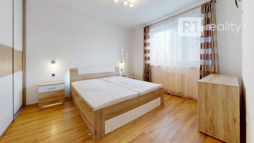 Pekný 2 izb. byt /centrum, výťah, balkón / Piešťany