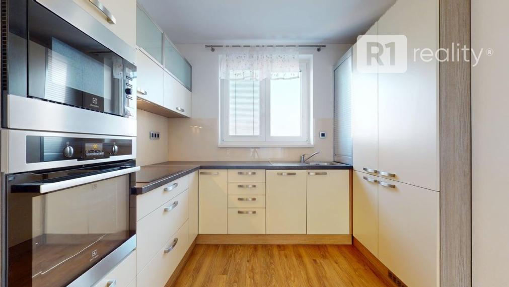 Pekný 2 izb. byt /centrum, výťah, balkón / Piešťany