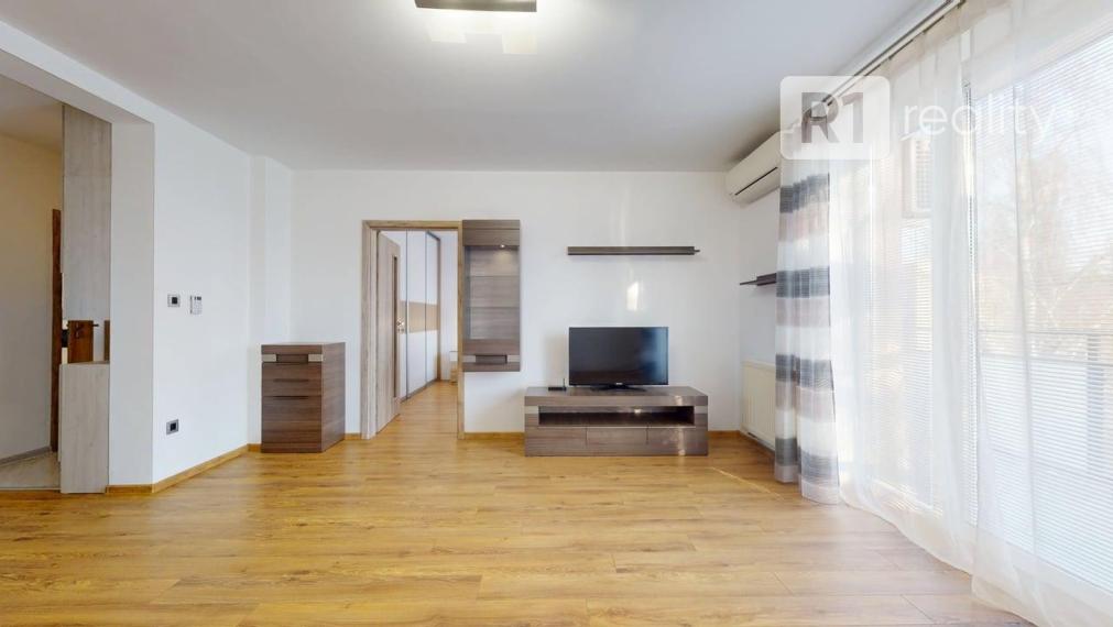 Pekný 2 izb. byt /centrum, výťah, balkón / Piešťany