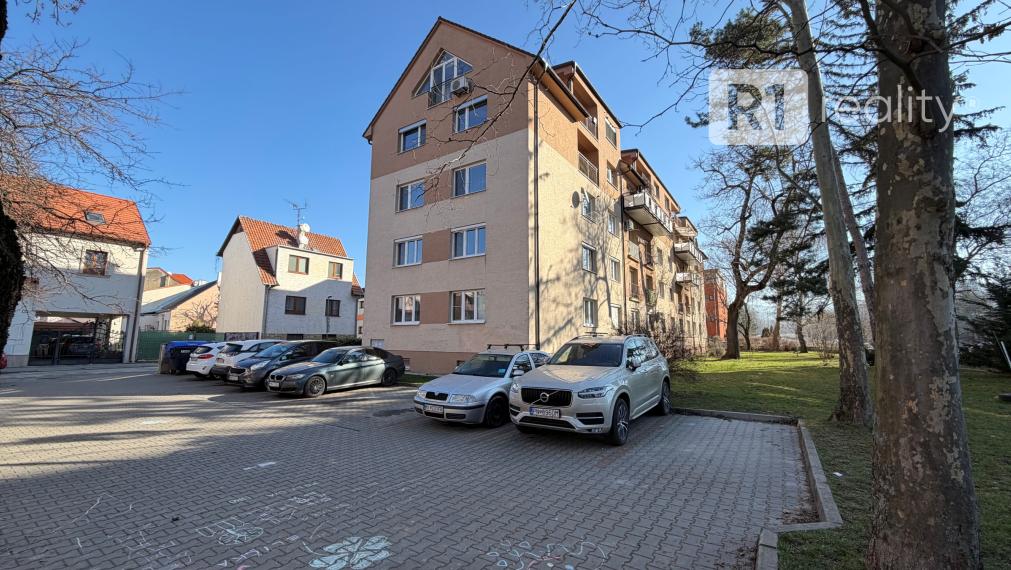 Pekný 2 izb. byt /centrum, výťah, balkón / Piešťany