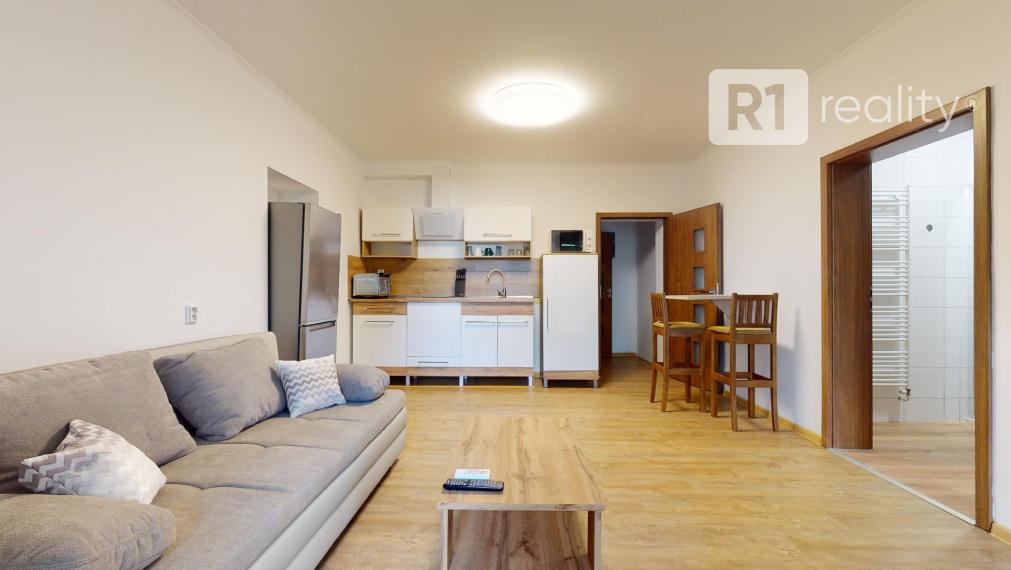 ! Energeticky nezávislá nehnuteľnosť !!!  4 bytové jednotky+parking+pozemok / Dubovany