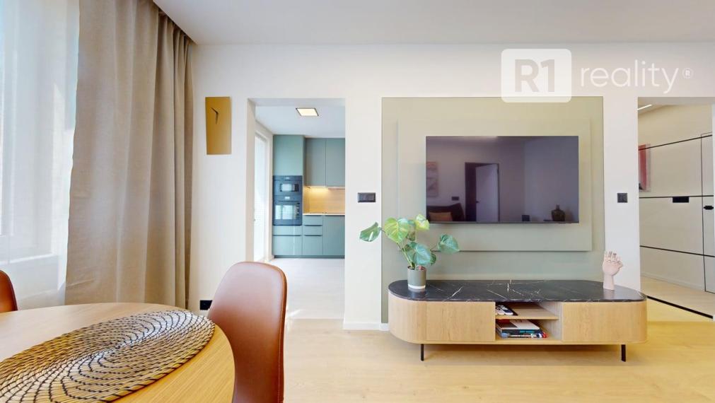 Lukratívny, zariadený 3 izb. byt /A. Dubčeka/ CENTRUM Piešťany