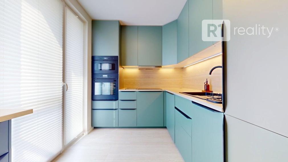 Lukratívny, zariadený 3 izb. byt /A. Dubčeka/ CENTRUM Piešťany