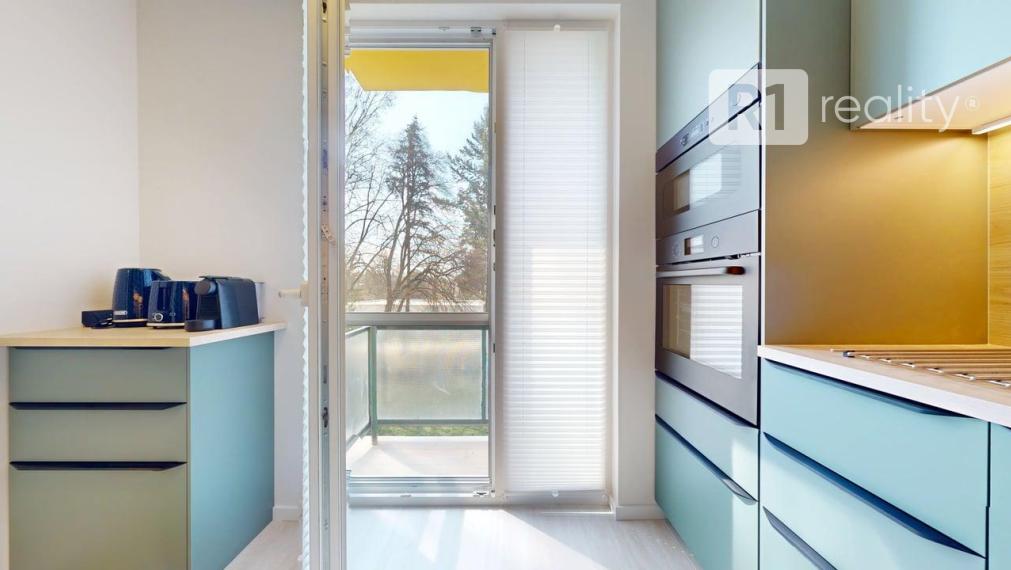 Lukratívny, zariadený 3 izb. byt /A. Dubčeka/ CENTRUM Piešťany