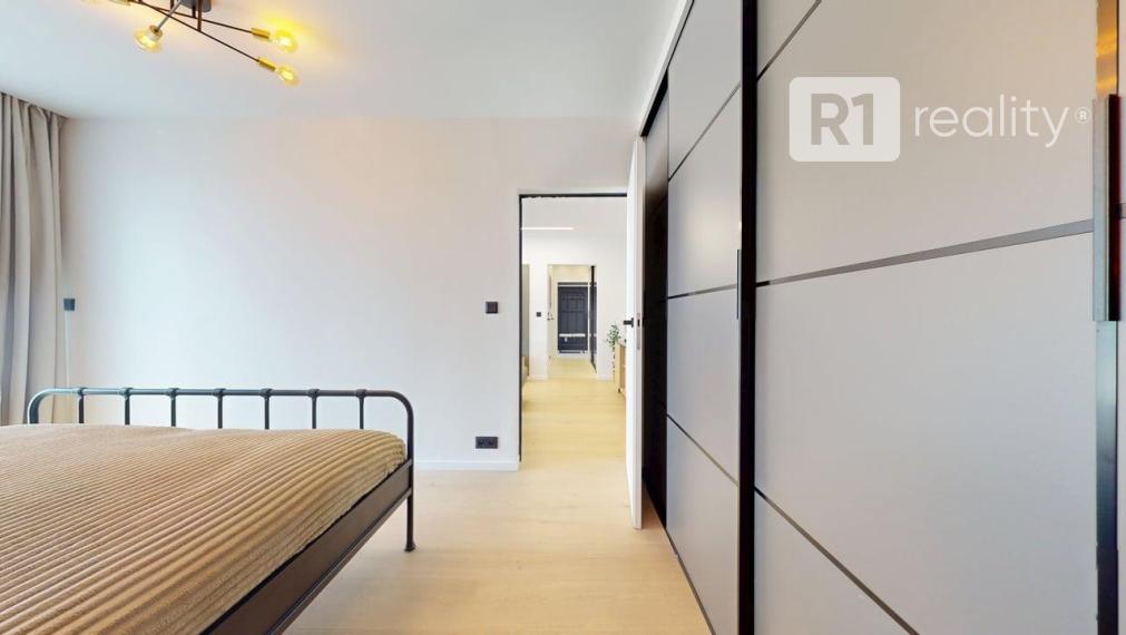 Lukratívny, zariadený 3 izb. byt /A. Dubčeka/ CENTRUM Piešťany